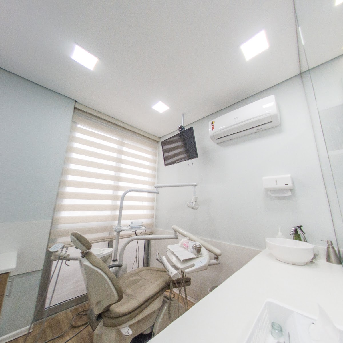 Clínica Jin - Lentes de Contato Dental, Implante Dental & DTM I Ibirapuera.