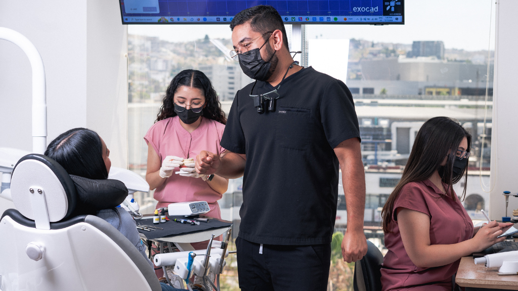 Dental Artistry Tijuana by Dr. Castellanos - dental clinic in Tijuana