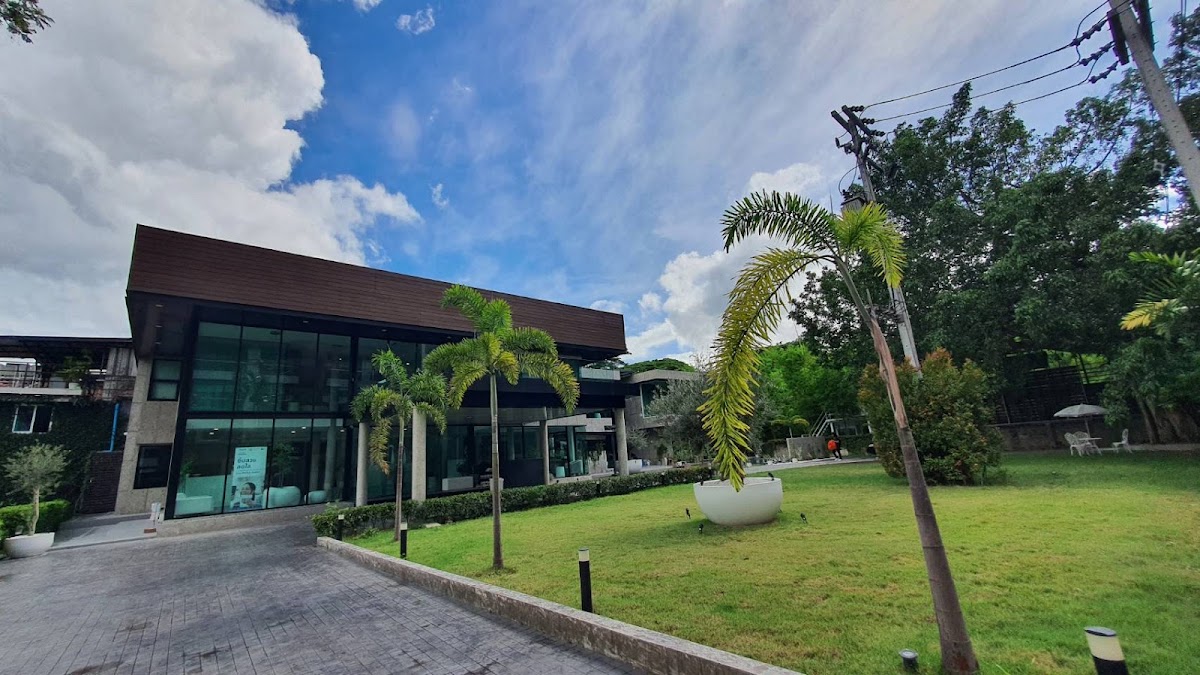 Y&B Dental Clinic - dental clinic in Chiang Mai, Thailand