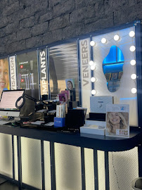 SmileBox Dental Clinic Thonglor Sukhumvit คลินิกทันตกรรมสไมล์บ็อกซ์ ทองหล่อ สุขุมวิท