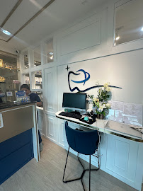 Smile and Shine Dental Clinic - คลินิกทันตกรรมสไมล์แอนด์ชายน์ ทำฟัน รากฟันเทียม