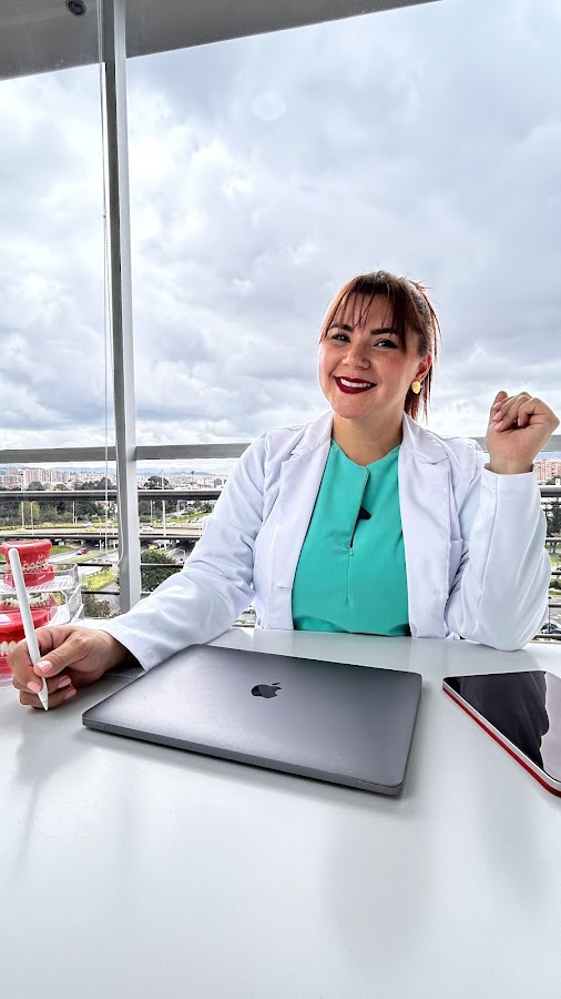 DENTISTERÍA DIGITAL - ORTODONCIA INVISIBLE - INVISALIGN - SMARTEE - dental clinic in Bogota, Colombia