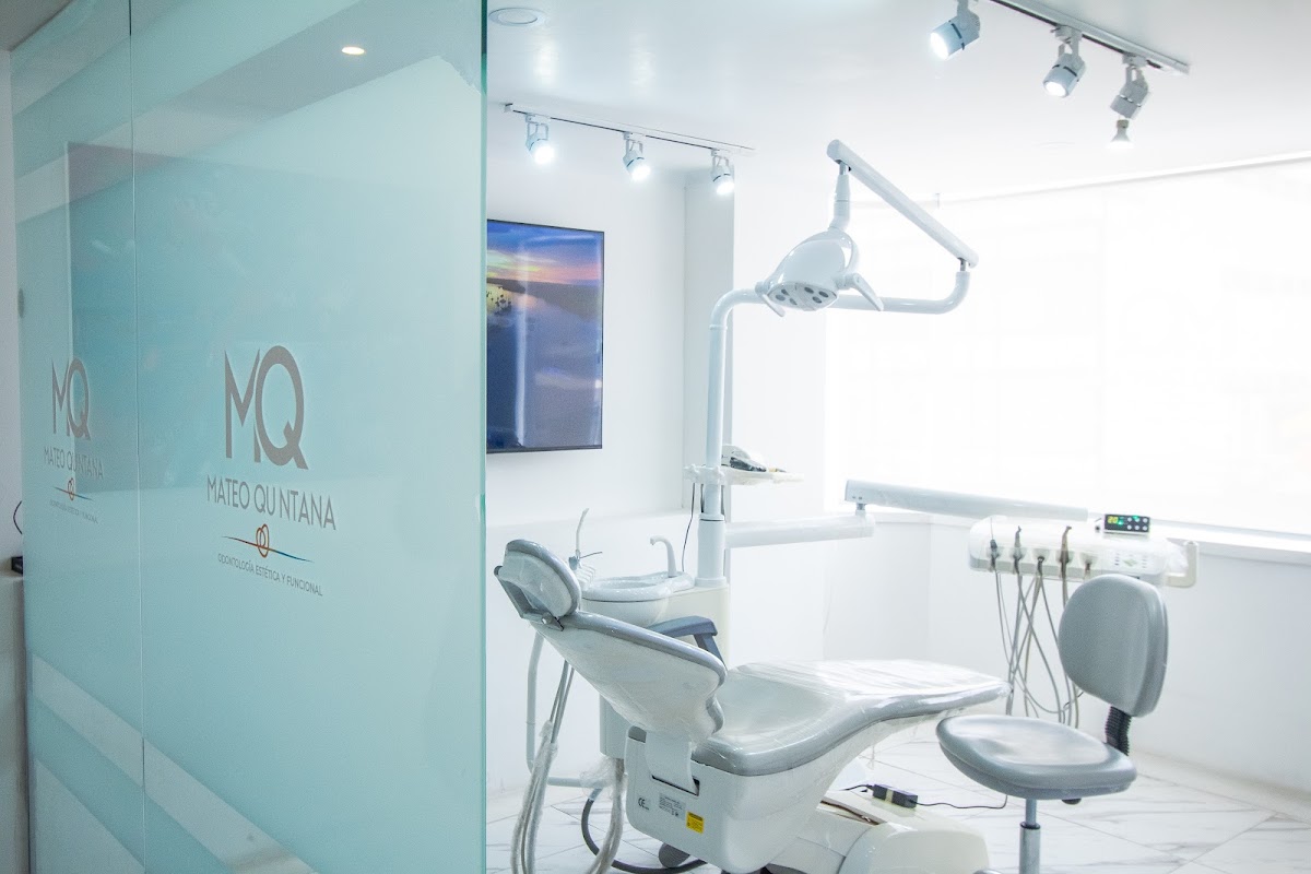 Odontólogo en Bogotá, Colombia - Dr. Mateo Quintana - dental clinic in Bogota, Colombia
