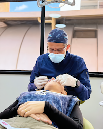Dr Carlos Castro Rehabilitador Oral Bogotá Implantes dentales in Bogota