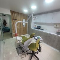 Dr Carlos Castro Rehabilitador Oral Bogotá Implantes dentales