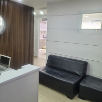 Dr Carlos Castro Rehabilitador Oral Bogotá Implantes dentales