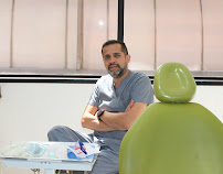 Dr Carlos Castro Rehabilitador Oral Bogotá Implantes dentales