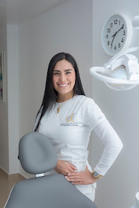 Doctora Tibaduiza - Endodoncista & Implantes Dentales