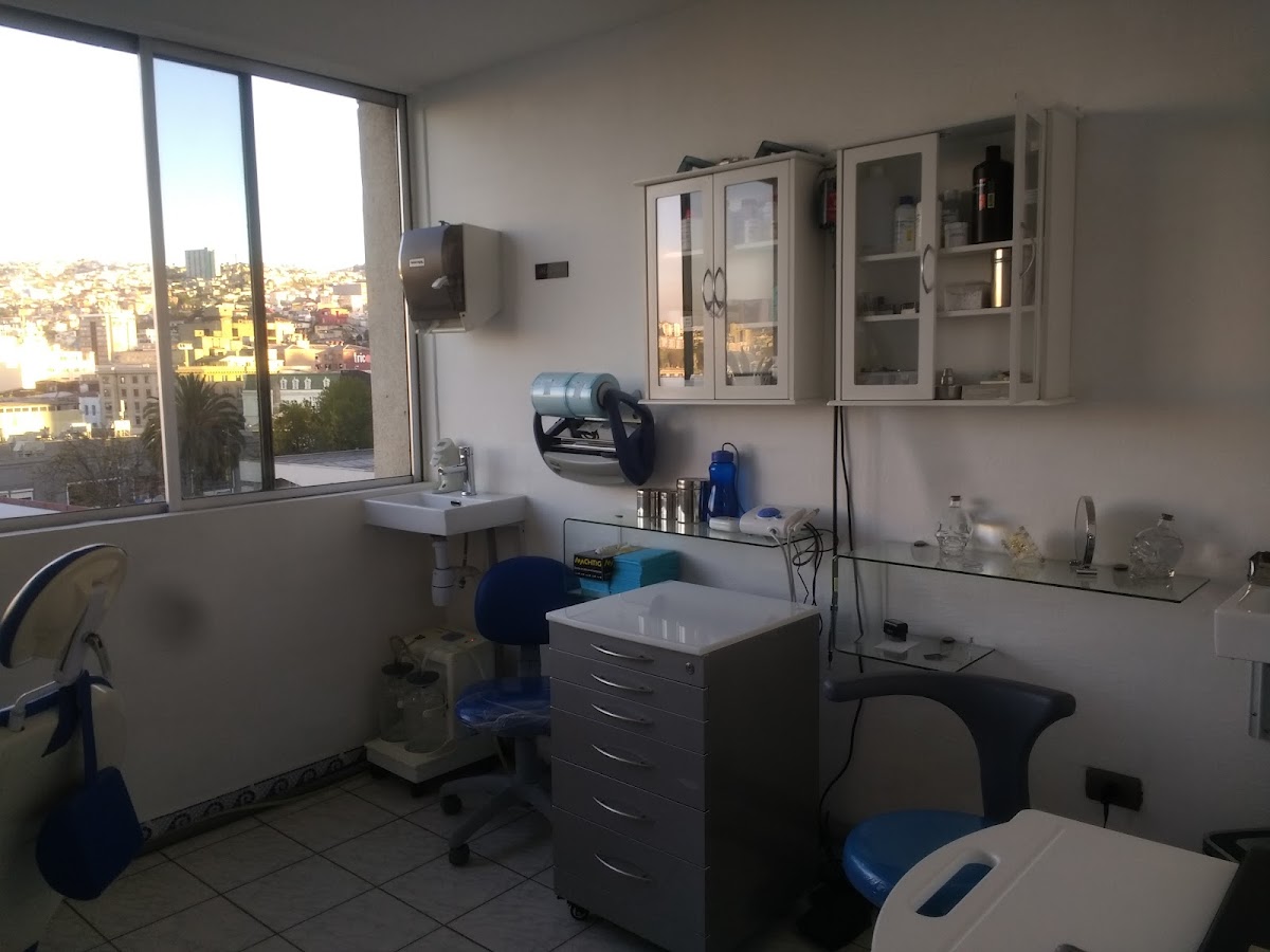 Dental Clinic Urgencia Dental 24 HRS Dentista Valparaíso Chile dental clinic in Valparaíso