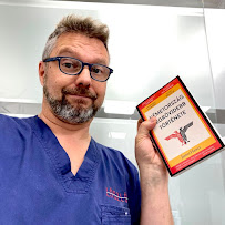 Dr. Lászlófy Csaba implantológus és szájsebész BUDAPEST