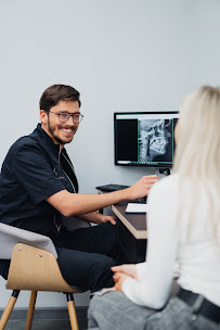 IPOKRZYKU.PL Centrum Implantologii i Cyfrowego Projektowania Uśmiechu – implanty, All-on-4®, licówki, Invisalign®