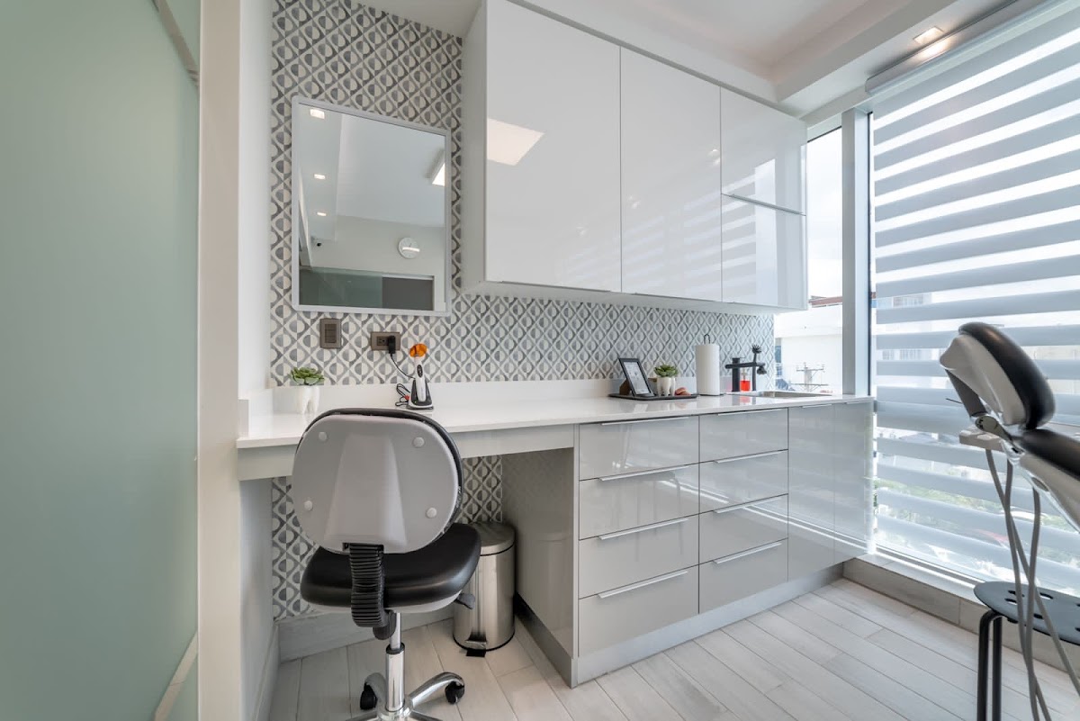 Bluelight Dental Clinic - dental clinic in Santo Domingo, Dominican Republic