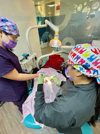 Clínica dental FRANCA SONRISA/Diseño de sonrisa/Resinas/Muelas del juicio/Brackets/Alineadores/odontopediatria/