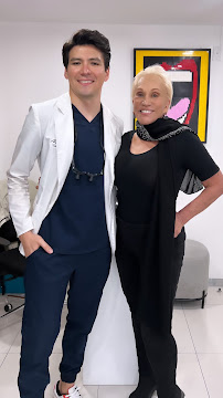 Dr. Miguel Robles - Odontología Estética