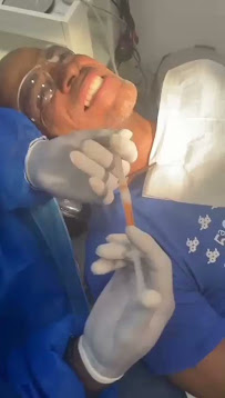 Dentista Baiano - Especialista em Implantes Dentários em Salvador