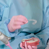 Dentista Tatiana Mendes Ortodontista, Implantes Dentários I Aparelho transparente I Aparelho ortodôntico I Salvador