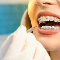 Dentista Tatiana Mendes Ortodontista, Implantes Dentários I Aparelho transparente I Aparelho ortodôntico I Salvador