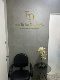 Dra. Erika Drubscky - Clínica Odontológica Qualidente