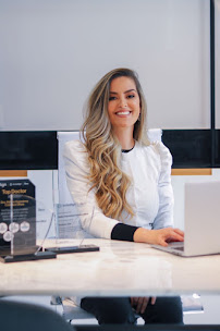 Dra. Hellen Ulhoa | Invisalign | Lente de Contato Dental | Dentista | Lourdes | Belo Horizonte - MG