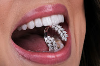 DentiFy Odontologia | Dra. Cláudia Diniz | Dentista em Manaus | Implante Dentário | Lentes | +30 anos de Experiência