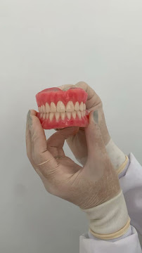 Dentista Manaus - Dra Irla Thaís - Prótese Dentária
