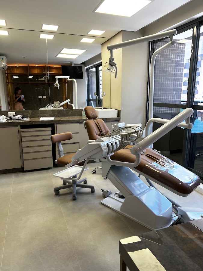 Dra. Ane Campos - Especialista em Endodontia com Microscopia - dental clinic in Curitiba, Brazil