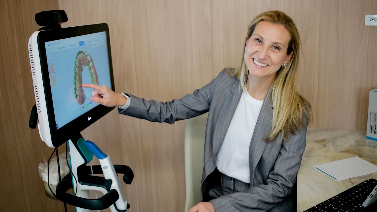 Dra Ana Carolina Arantes | Clínica Odontológica | Invisalign Doctor - dental clinic in Curitiba, Brazil