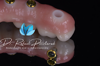Dr. Rafael Pocztaruk - Implante Dentário Porto Alegre l Lentes em Resina Premium l Faceta Porcelana l Protocolo de Implante