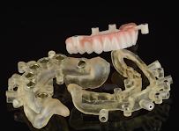 Dr. Rafael Pocztaruk - Implante Dentário Porto Alegre l Lentes em Resina Premium l Faceta Porcelana l Protocolo de Implante