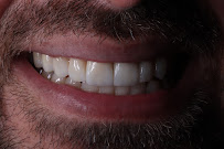 WK•R ODONTOLOGIA | Dentista Porto Alegre | Lente de Contato Dental / Implante Dentário / Invisalign / Zona Norte Porto Alegre