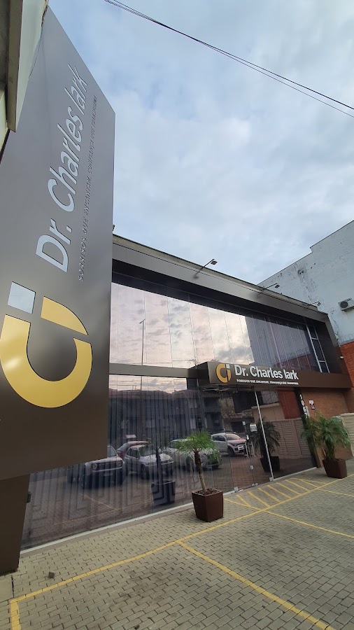 Implantes Dentários Porto Alegre - Clínica Dr. Charles Iark - dental clinic in Porto Alegre, Brazil