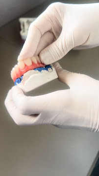 Dra. Michelle Cavalcante | Lentes de Contato Dental | Implante Dentário | Dentista em Maceió