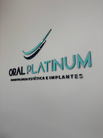 Oral Platinum Teresina | Implantes Dentários | Alinhadores Invisíveis | Facetas | Harmonização Facial