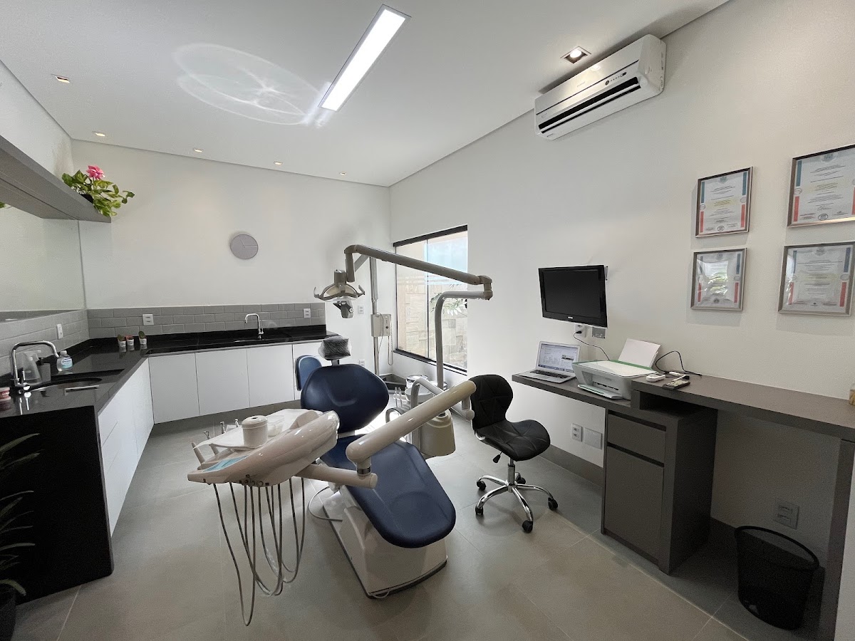 Dra. Mirela Barros - dental clinic in Bauru, Brazil
