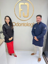 FJ Odontologia Dr. Farid M. Damen e Jennifer de Andrade