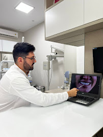 FJ Odontologia Dr. Farid M. Damen e Jennifer de Andrade