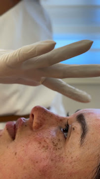 Dra. Hollana Correa - Harmonização Facial e Odontologia