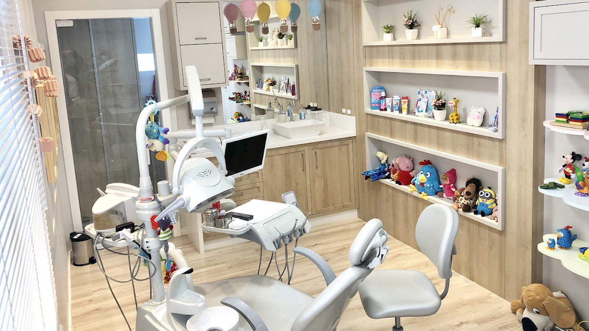 Dra. Sharlene Becker Odontopediatria - dental clinic in Blumenau