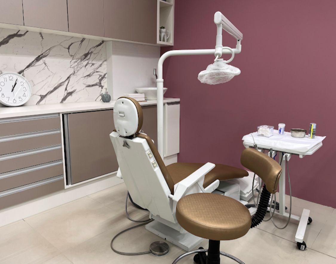 Dra. Isabelly Galhardo - Odontologia - dental clinic in Maringá, Brazil