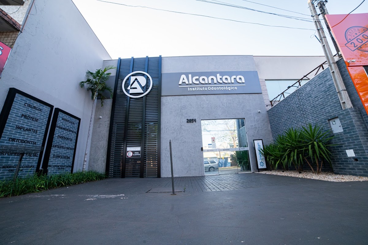Alcantara Odontologia e Implantes - dental clinic in Maringá, Brazil