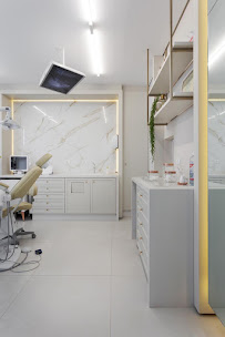 Dra. Jônia F. Bussmann - Ortodontista / Aparelhos Ortodônticos fixos / Aparelho estético / INVISALIGN / Dentista em Maringá