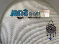 Jana Fiori Odontologia - Lentes de Contato Dentais | Implantes | Alinhadores Invisíveis | Prótese Dentária | Ortodontia