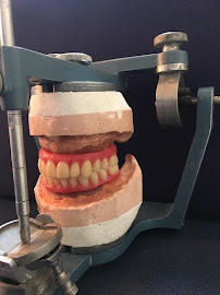 MAXIDENTAL Especialistas Dentales