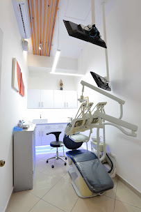 DR. Alex | Implantes Dentales by DENTAL SV