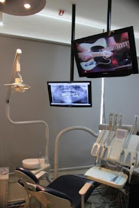 DR. Alex | Implantes Dentales by DENTAL SV