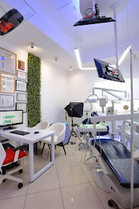 DR. Alex | Implantes Dentales by DENTAL SV
