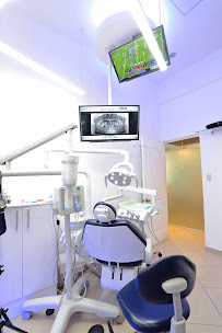 DR. Alex | Implantes Dentales by DENTAL SV