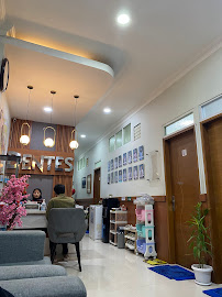 Klinik gigi Dentes Wirobrajan