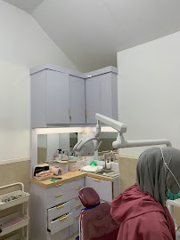 Praktek Dokter Gigi Spesialis Orthodonti - Spesialis Kawat Gigi (drg. Elfira Maharani, M.P.H., Sp.Ort.)