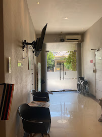 Shiny Smile Aesthetic Dental Clinic [Pasang Behel dan Implan Gigi]